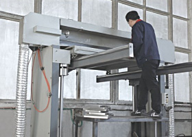 自動(dòng)拉絲機